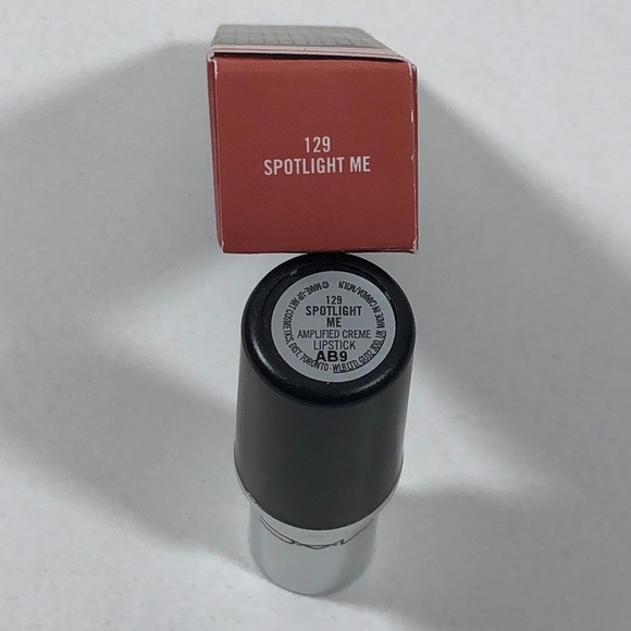 M.A.C Cosmetics Amplified Creme Lipstick – 129 SPOTLIGHT ME - Picture 5 of 8